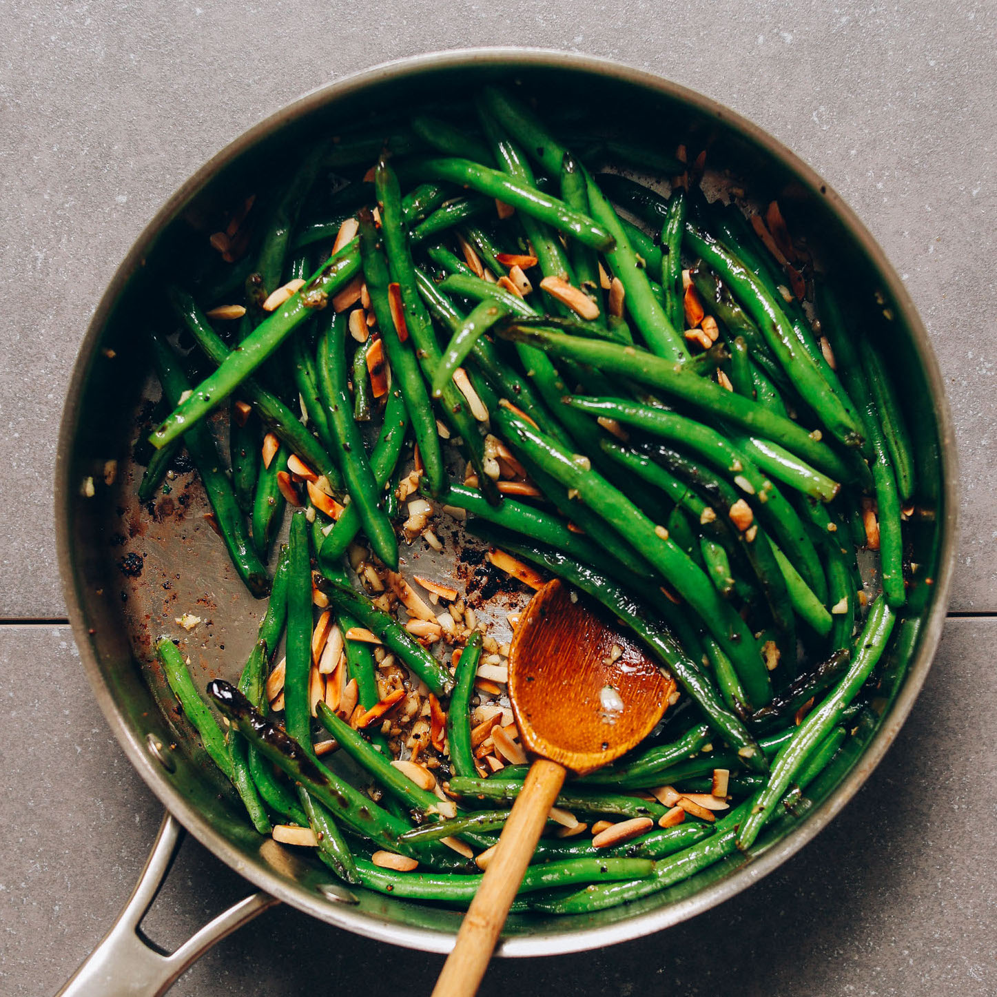 Simple Sautéed Garlic Green Beans with Toasted Almonds