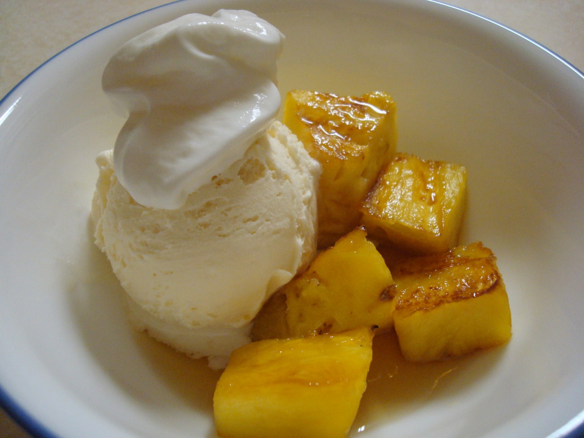 Rum-Soaked Pineapple with Coconut Crème