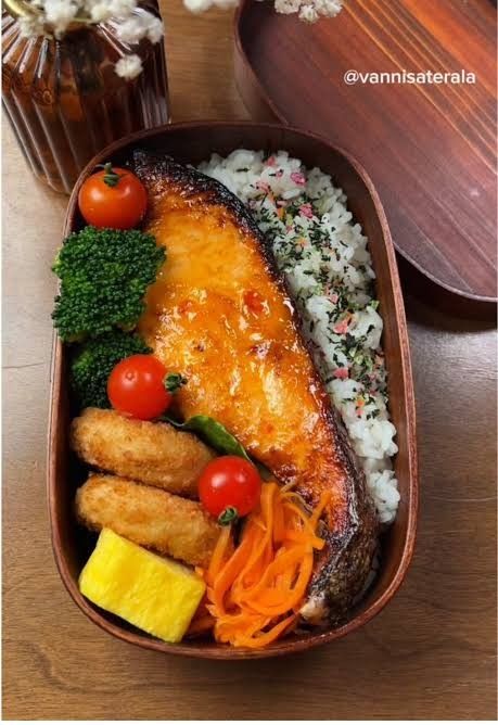 Steamed Salmon Bento with Pickled Daikon and Spinach Gomae