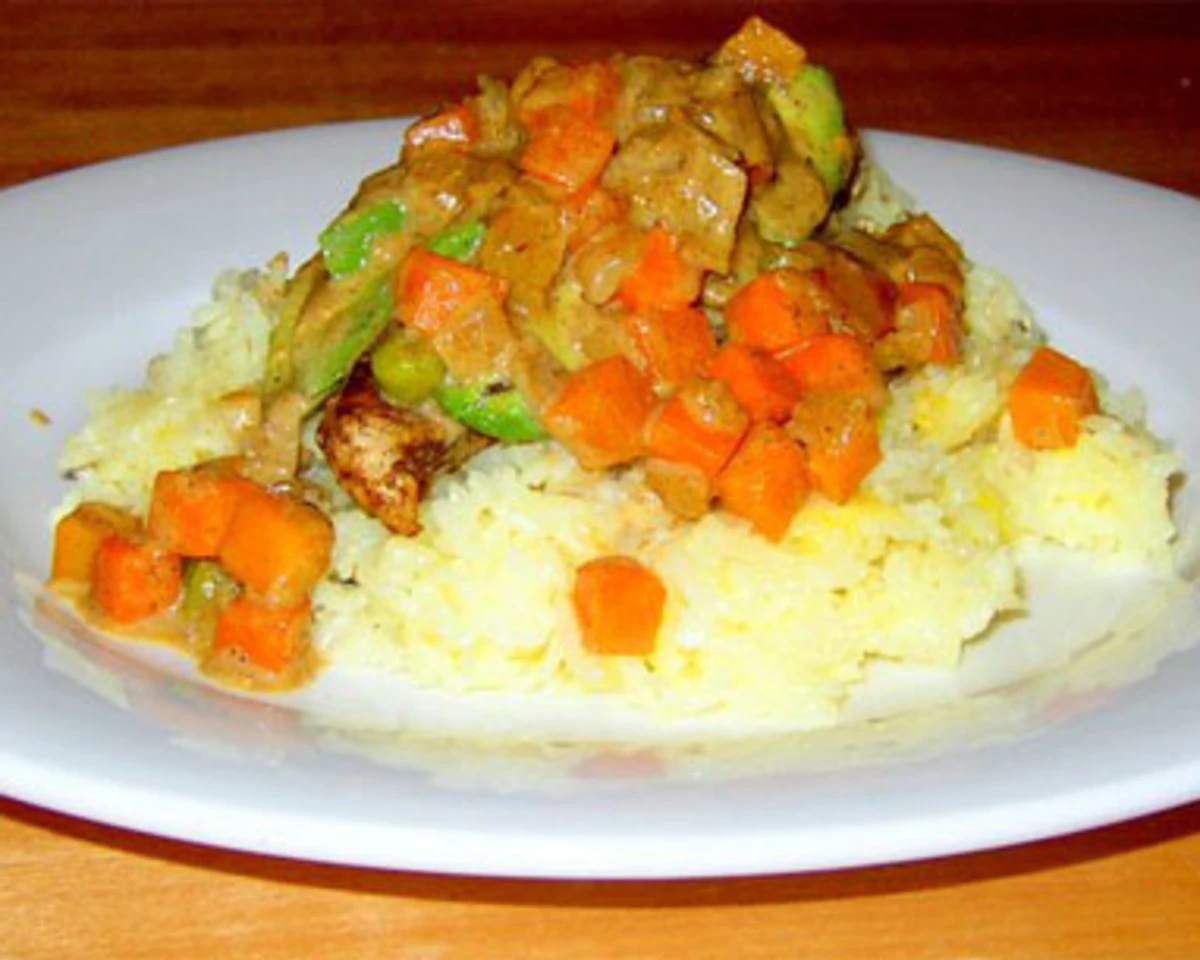 Electrolyte-Boosting Avocado & Coconut Chicken Skillet