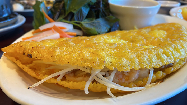 Pan-Fried Rice Flour Crepes with Shrimp and Bean Sprouts