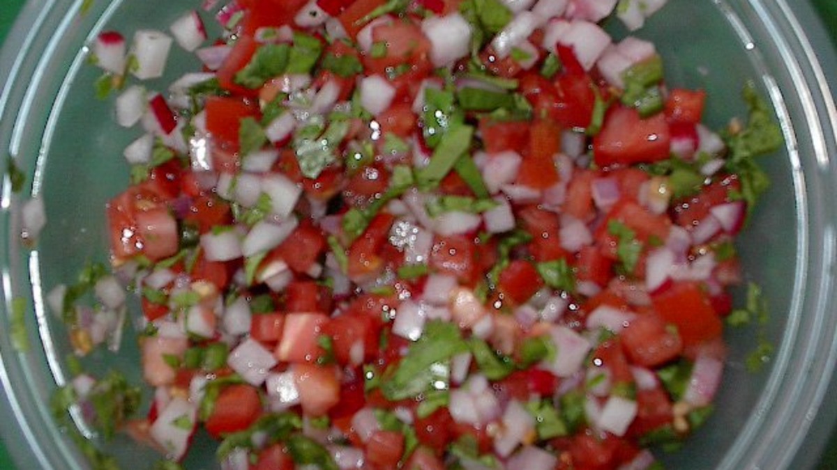 Chimol Salsa with Fresh Tomatoes and Cilantro