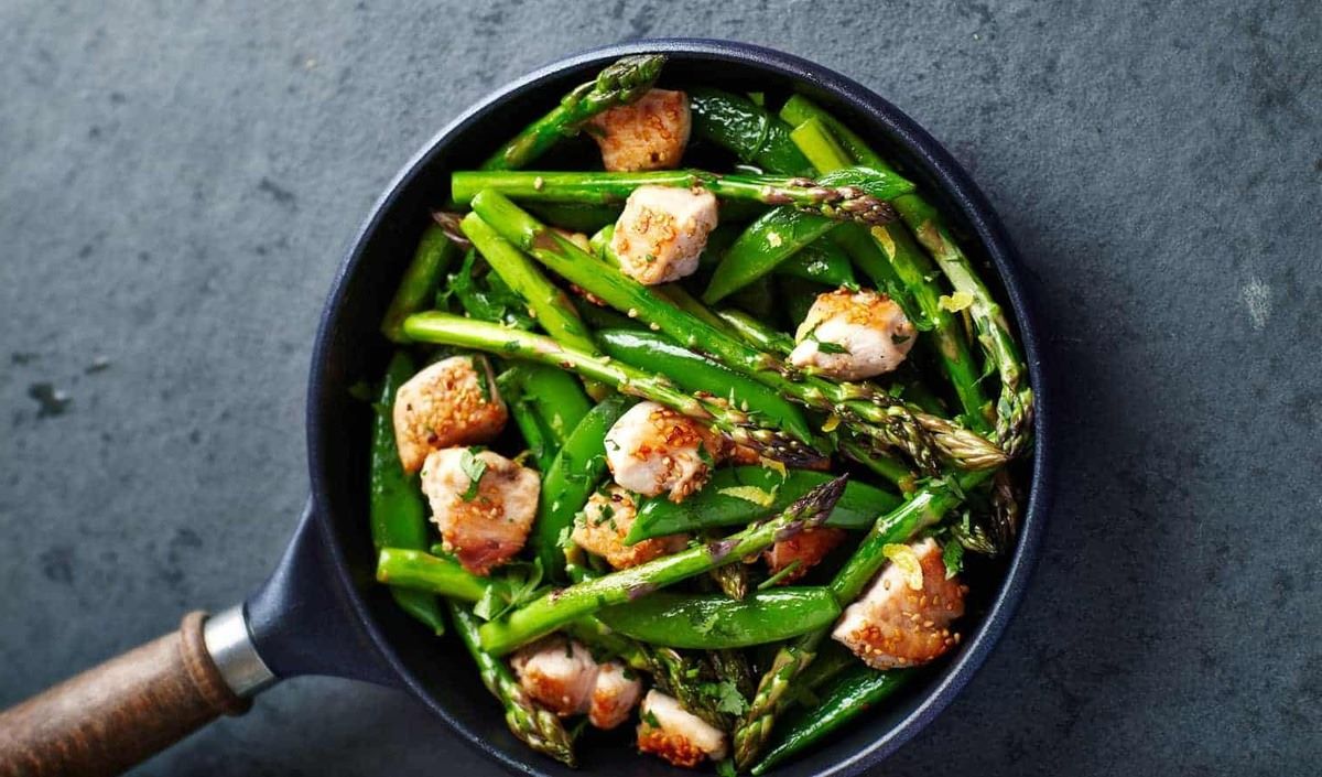 Lemon-Herb Chicken with Asparagus & Cherry Tomatoes