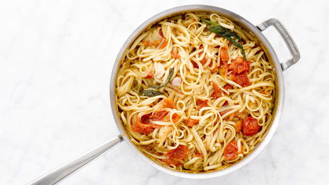 Tomato and Egg Pasta One-Pan