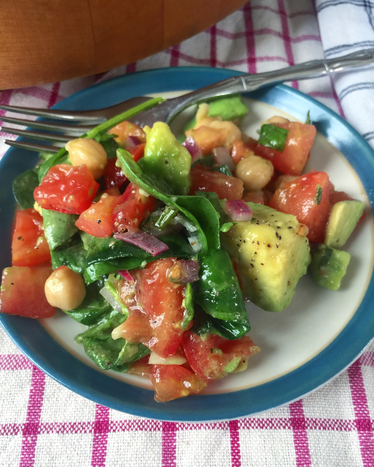 Avocado & Spinach Power Salad with Lemon Vinaigrette