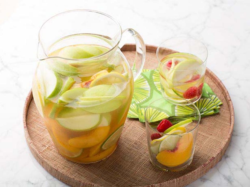 Sparkling Summer Sangria with Kiwi and Citrus