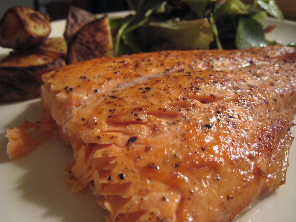 Steamed Salmon with Lemon-Dill Sauce