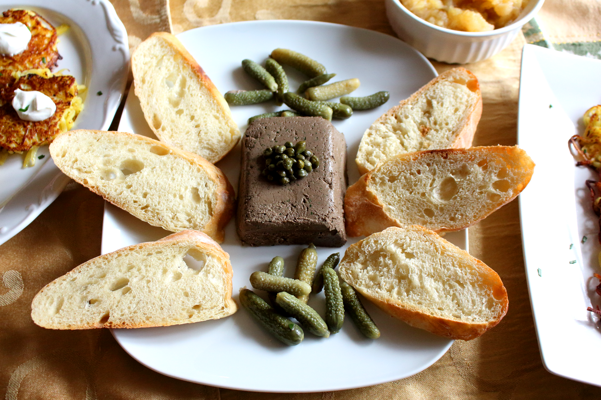 Herbed Chicken Liver Pâté with Apple Slices