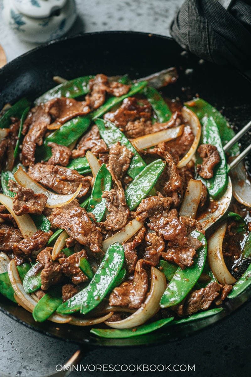 Stir-Fried Garlic Beef with Snow Peas and Bell Peppers