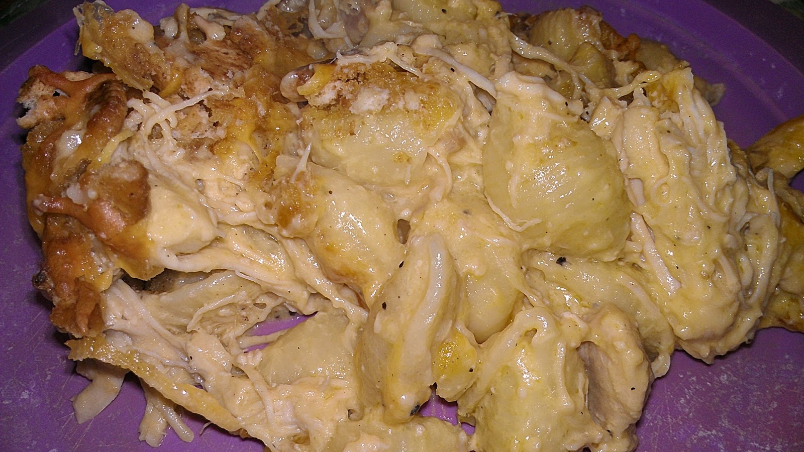 Cheesy Garlic Macaroni and Chicken Casserole