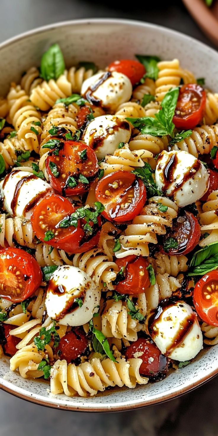 Italian Herb-Infused Tomato and Mozzarella Pasta Salad