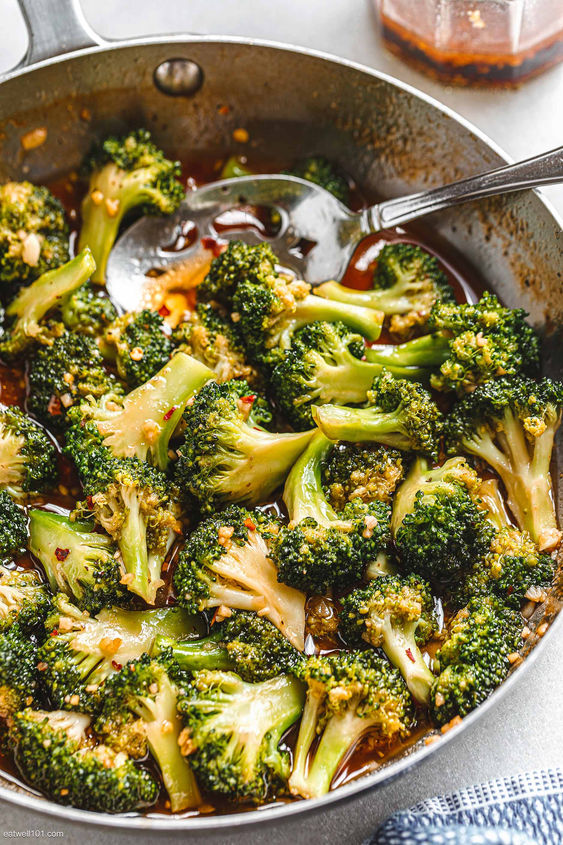 Garlic-Chili Stir Fry with Ginger and Broccoli