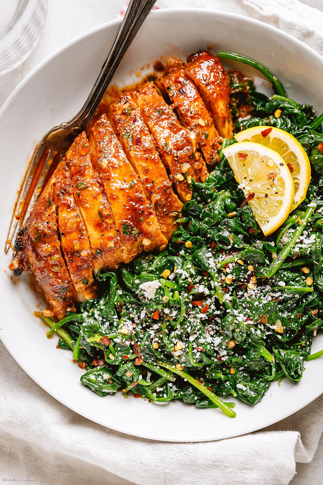 Sautéed Chicken with Garlic and Spinach in Lemon Sauce