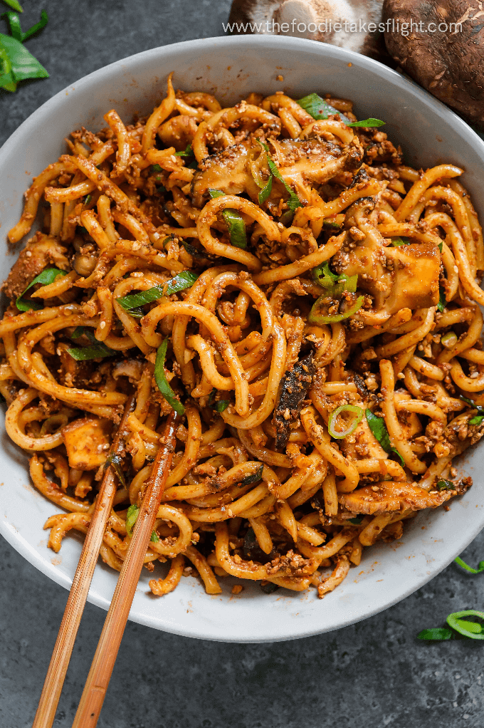 Stir-Fried Udon Noodles with Spicy Garlic-Ginger Sauce
