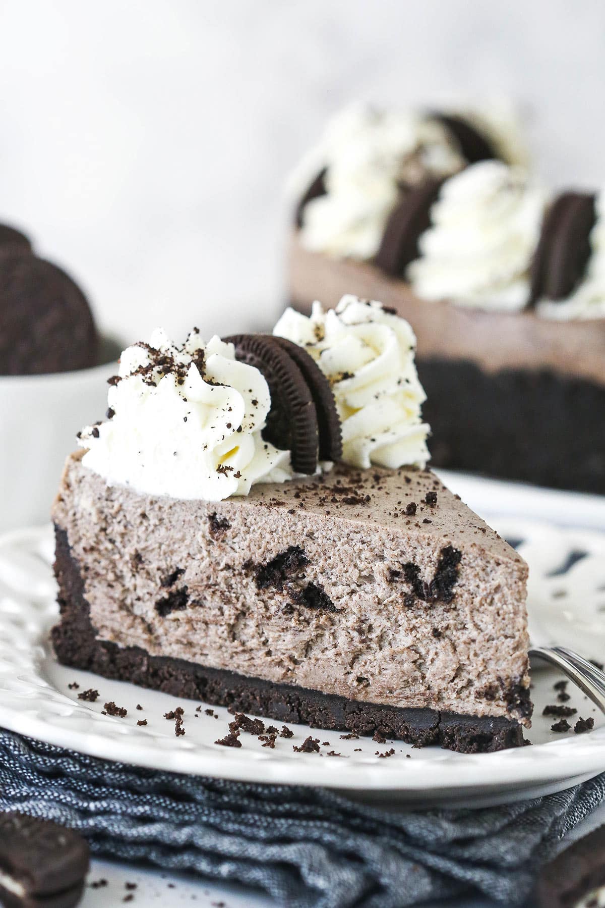No-Bake Oreo Cheesecake Cups with Chocolate Drizzle