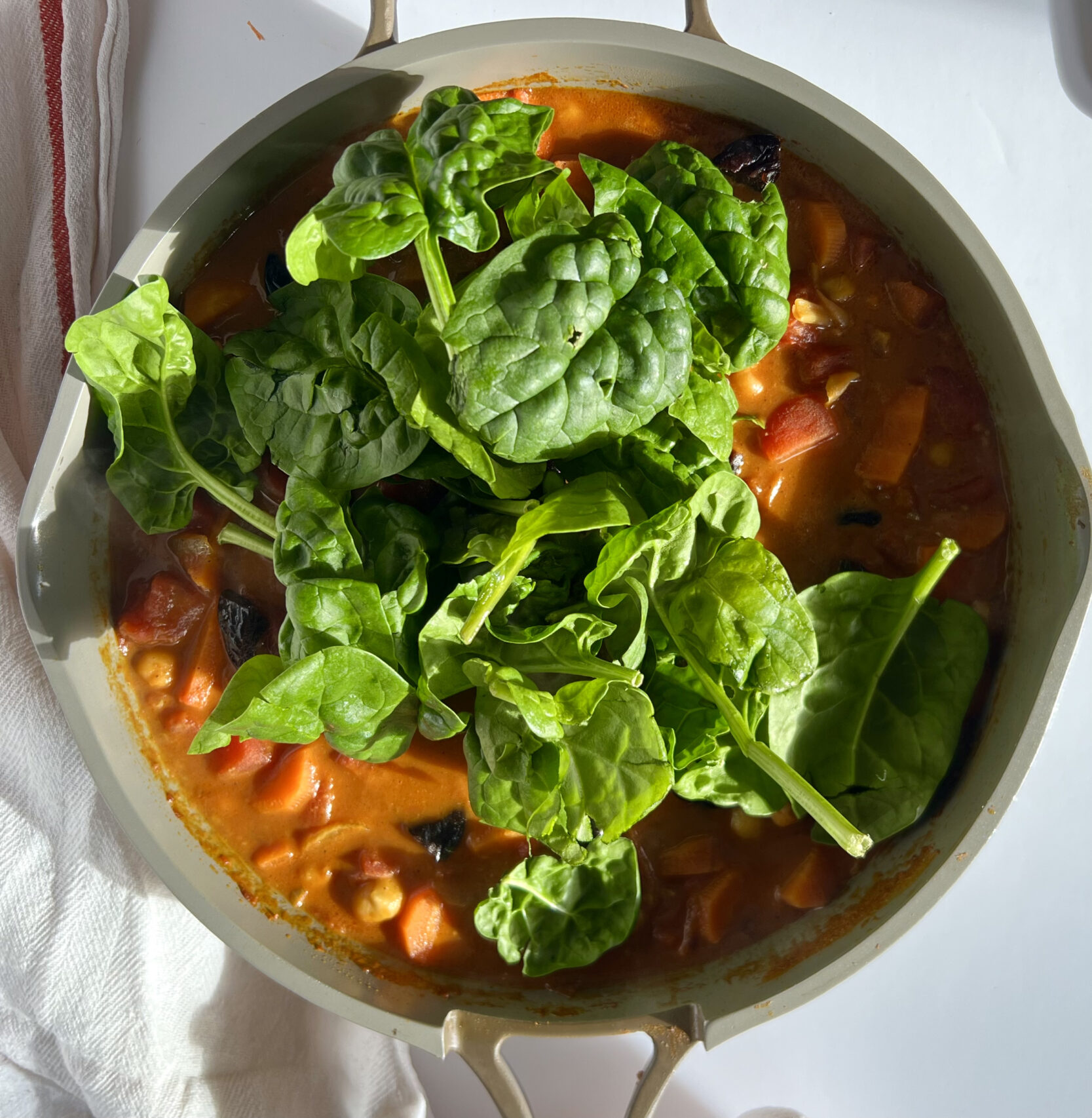Popular-Spiced Chickpea Stew with Tomatoes and Spinach