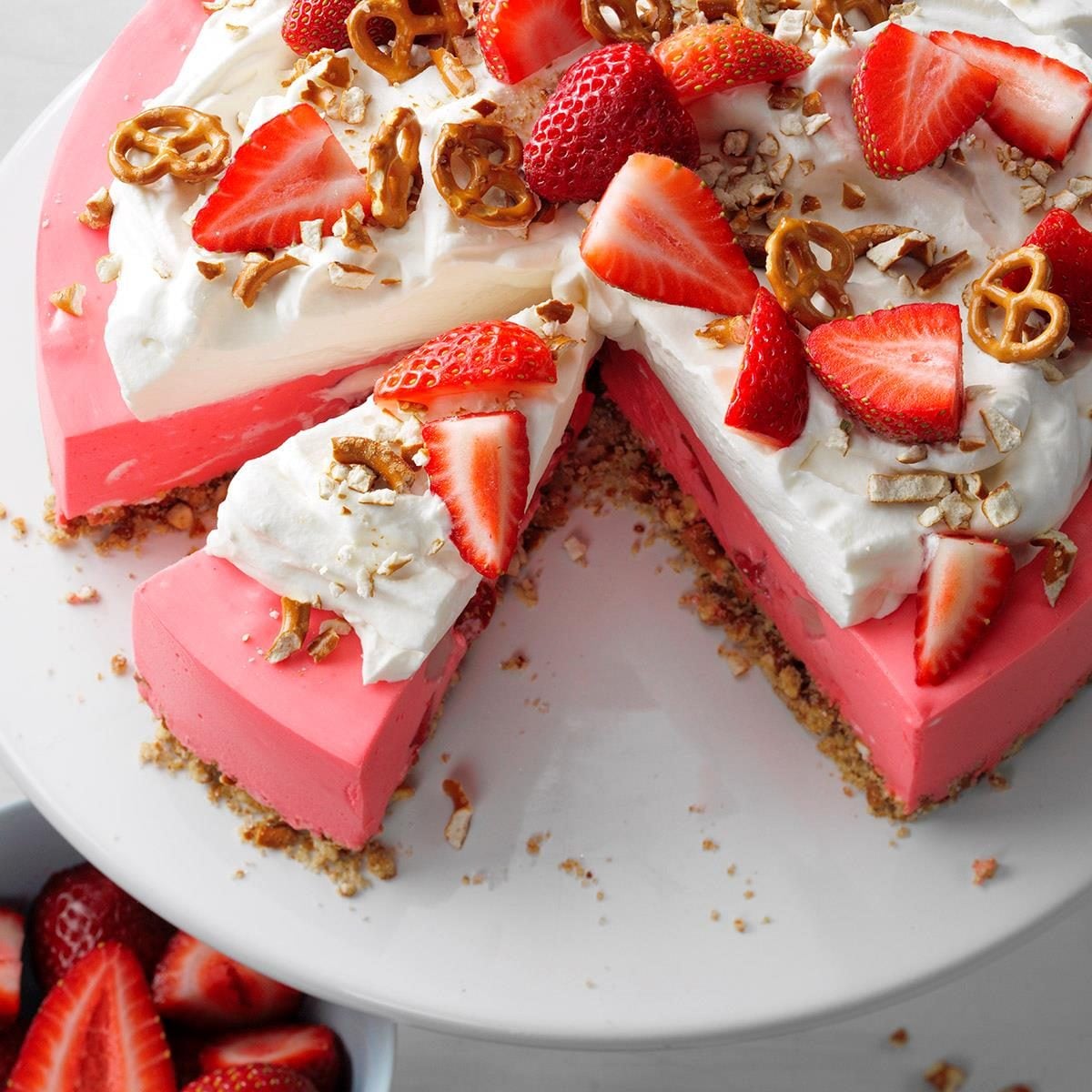 No-Bake Strawberry Pretzel Dessert Bars