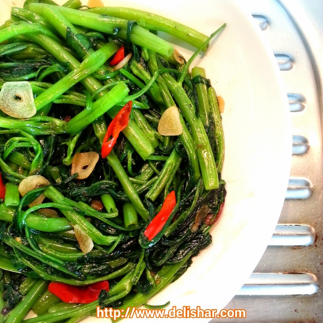 Vegetarian Stir-Fried Morning Glory with Garlic and Chili