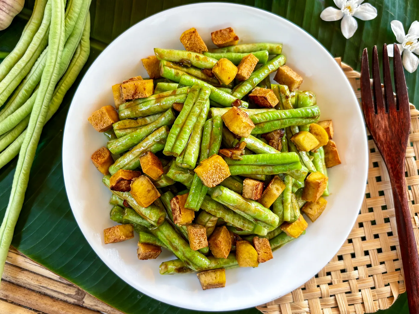 Yardlong Beans Stir-Fried with Mustard and Coconut