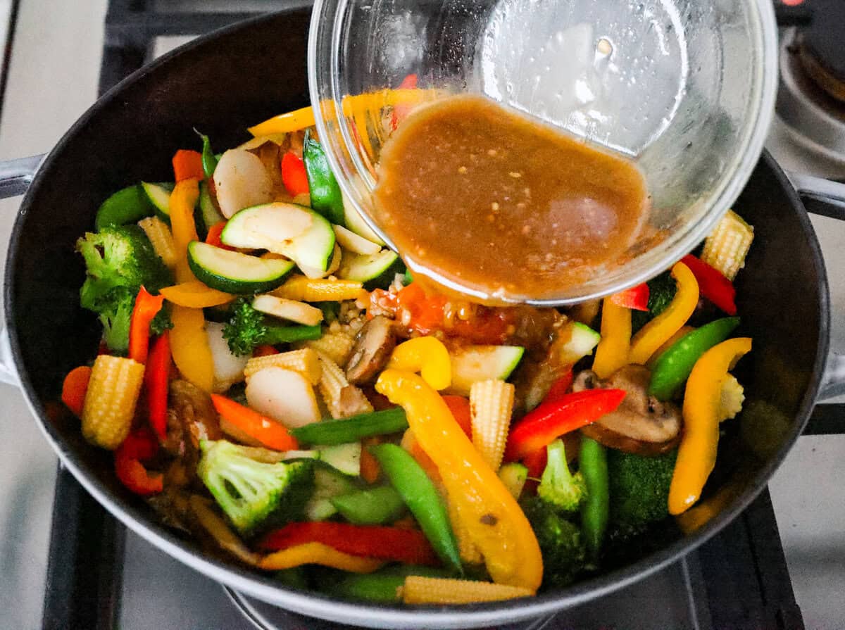 Half-Cut Vegetable Stir-Fry