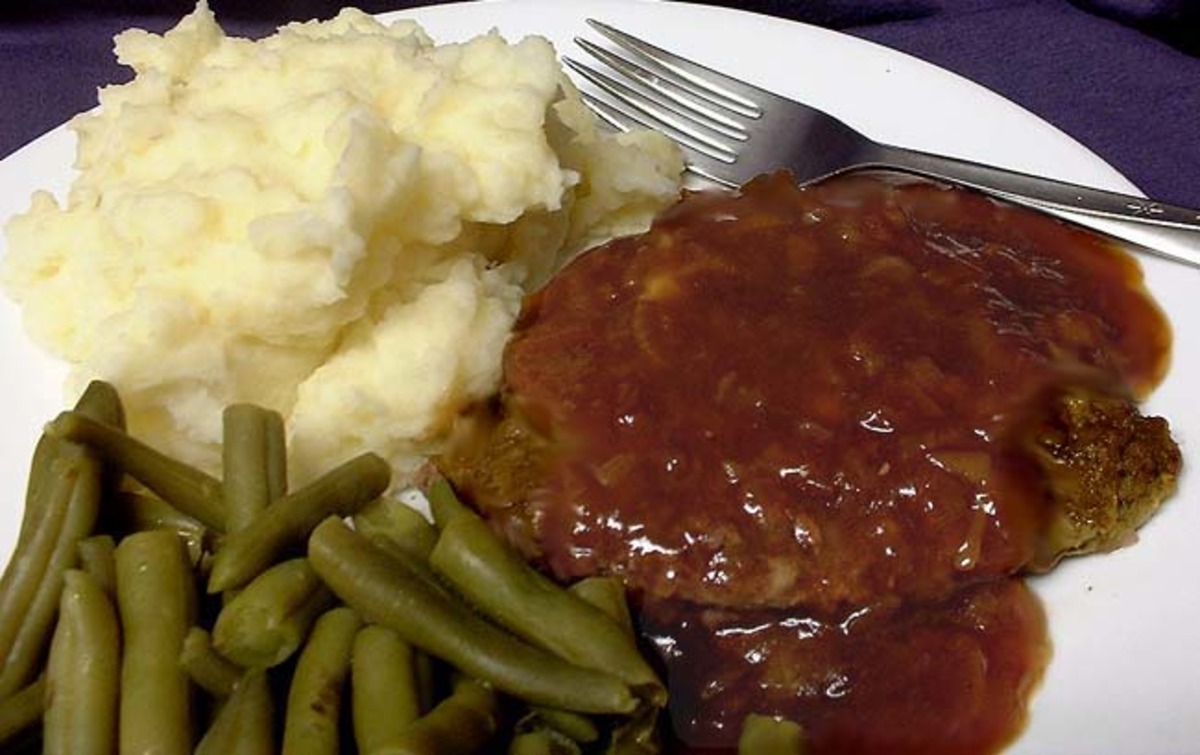 Slow-Simmered Cube Steak with Caramelized Onion Gravy