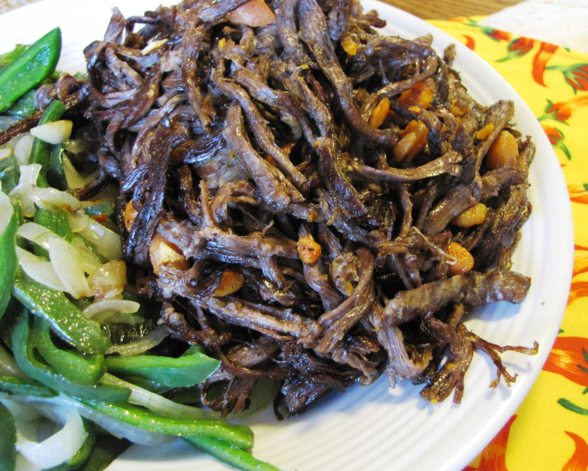 Ropa Vieja de Res con Salsa de Achiote