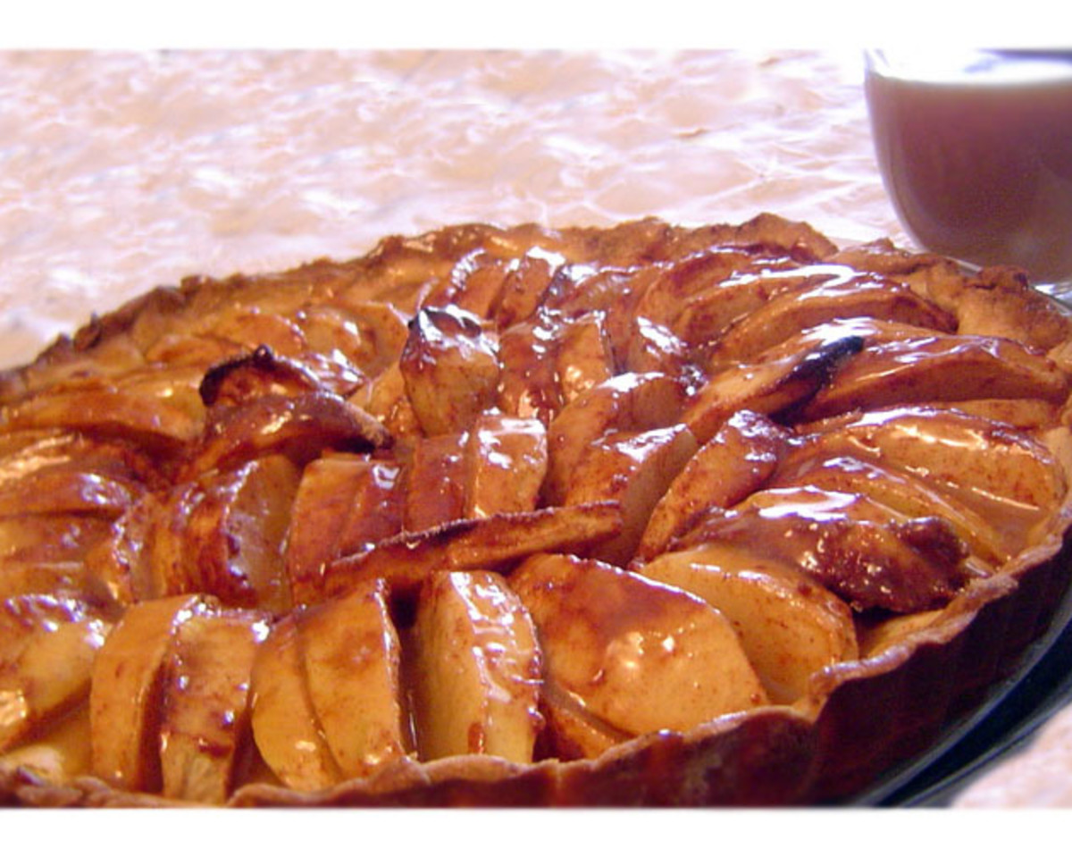 Belgian Spiced Apple Tart with Caramel Sauce