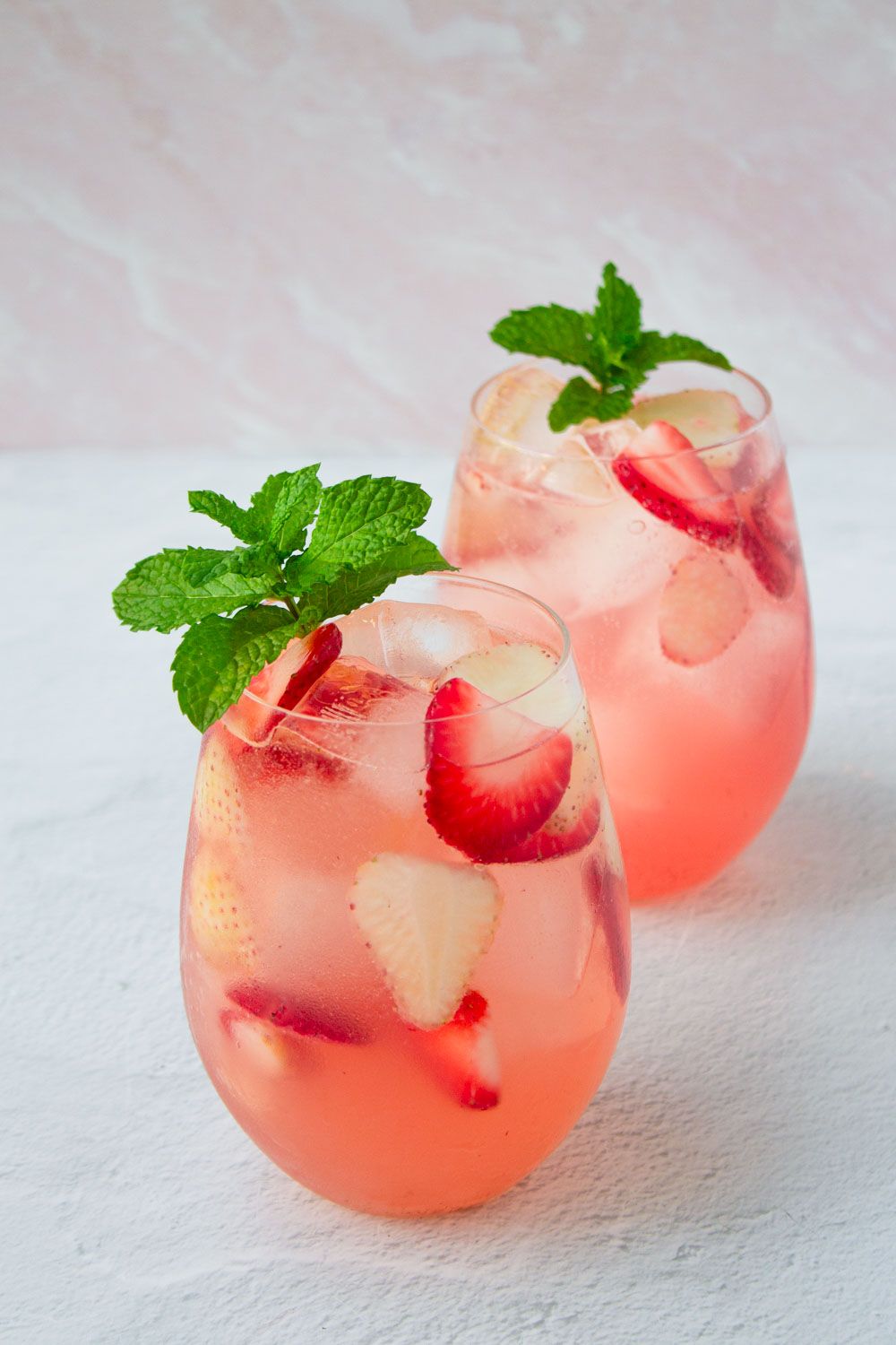 Summer Trend Sparkling Rosé Sangria