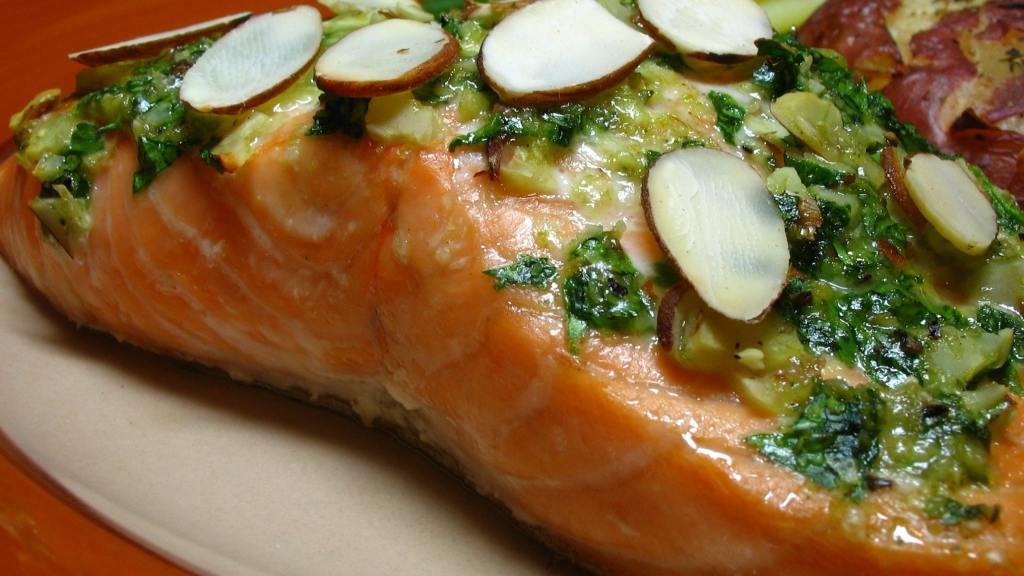 Avocado-Cilantro Pesto Topped Salmon with Asparagus