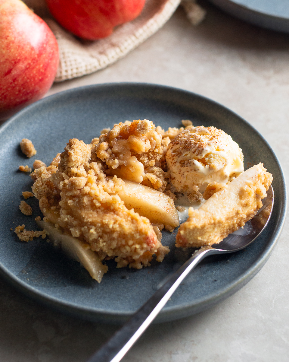 Dutch Apple Cobbler with Cinnamon Streusel Topping