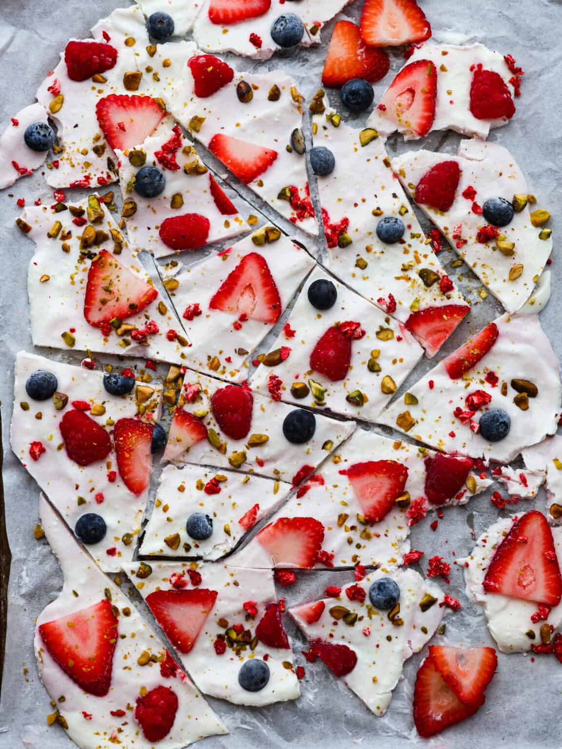 Vanilla-Berry Frozen Yogurt Bark