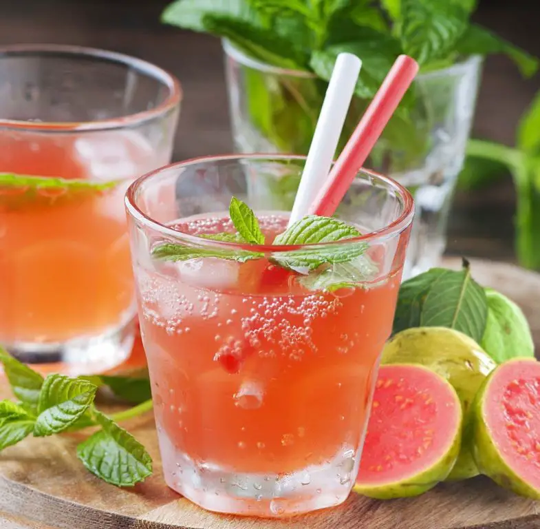 Refreshing Guava and Lime Cooler with Mint
