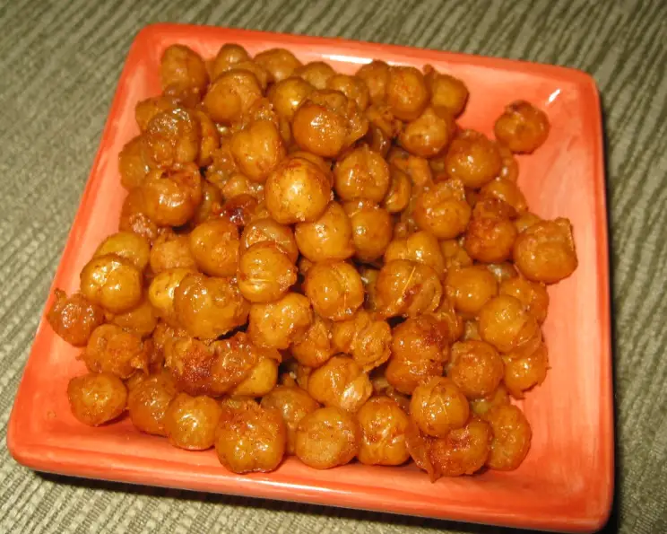 Pan-Fried Eritrean Tameya with Spiced Chickpeas