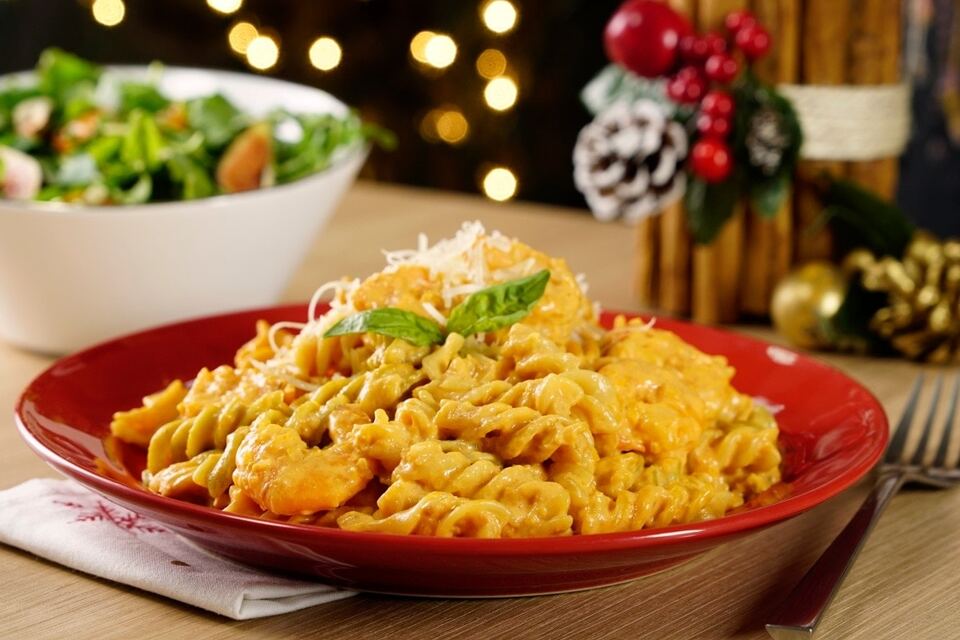 Pasta con Salsa de Mango y Camarones