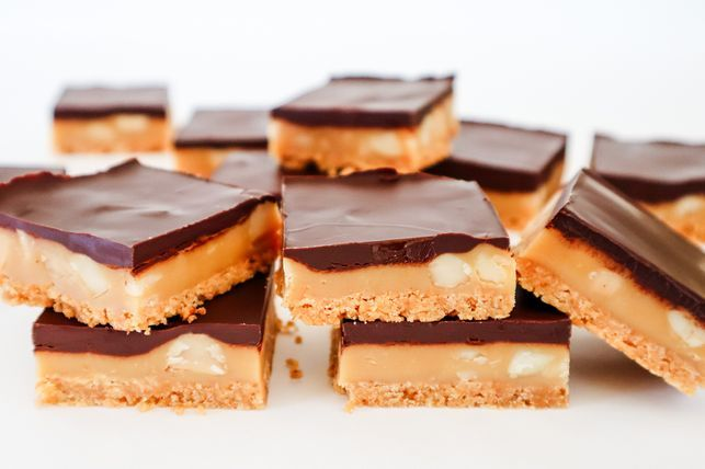 No-Bake Chocolate and Caramel Slice with Macadamia Crunch