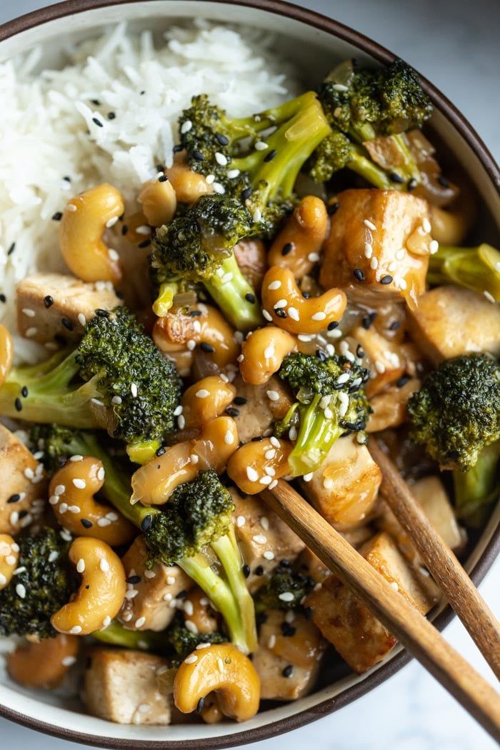 Stir-Fried Spicy Tofu with Broccoli and Cashews