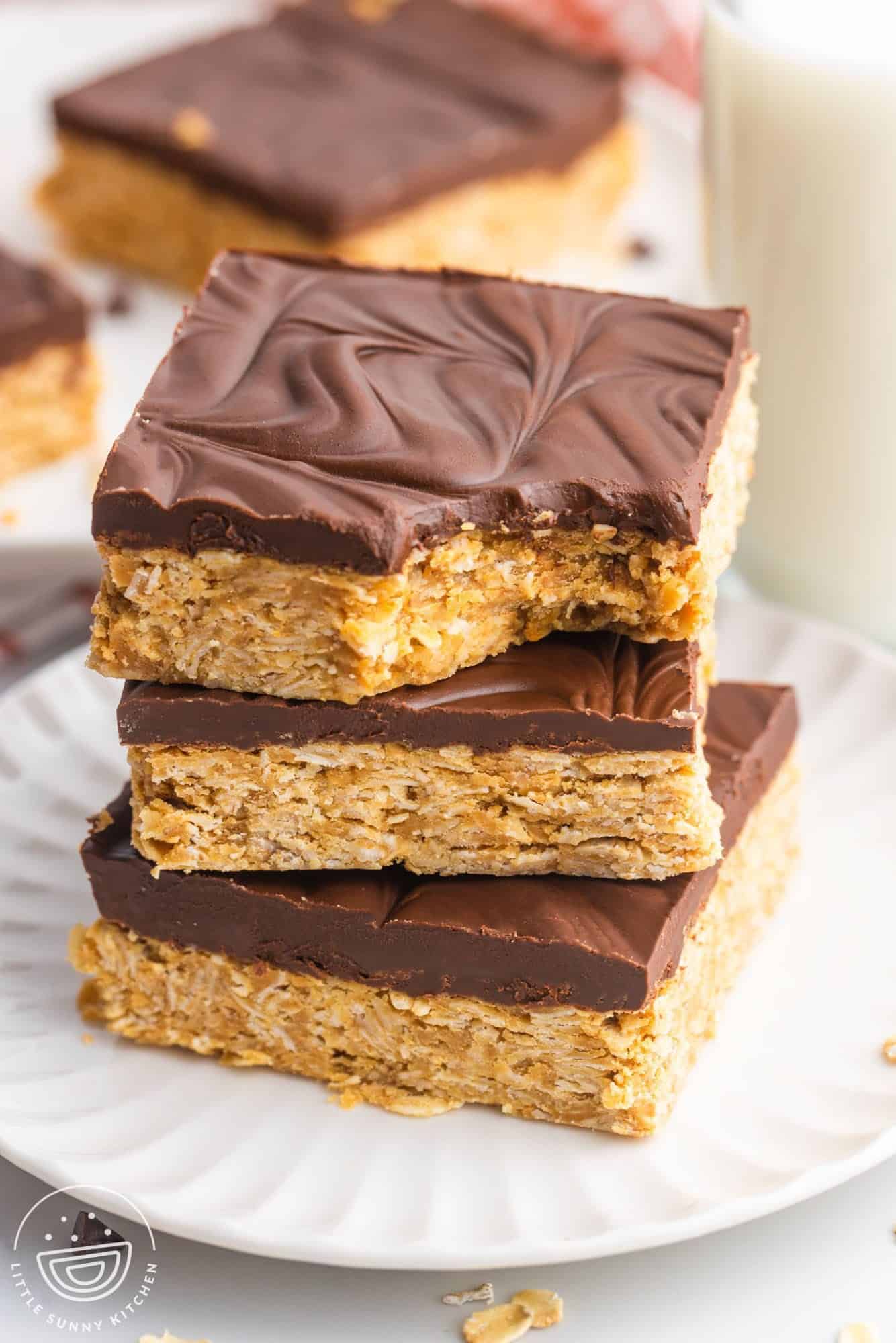 No-Bake Peanut Butter Oat Bars with Honey and Chocolate Drizzle
