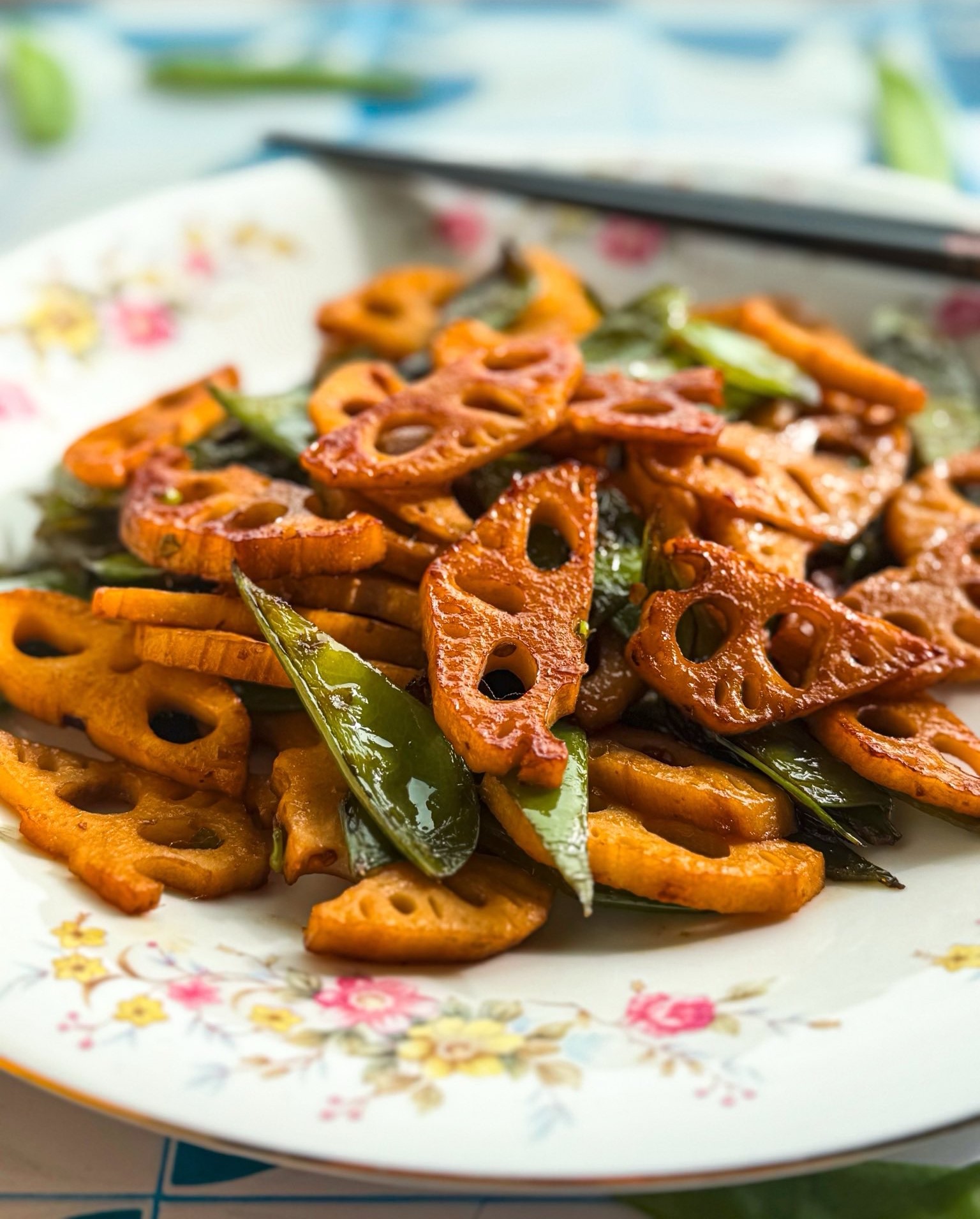 Stir-Fried Lotus Root and Snow Peas with Garlic