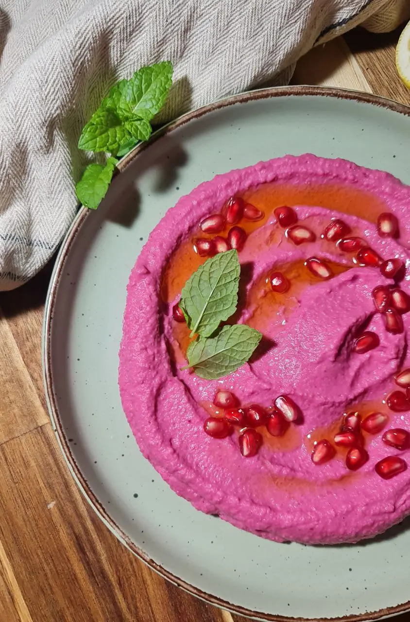 Beetroot & Herb Hummus with Crispy Flatbread