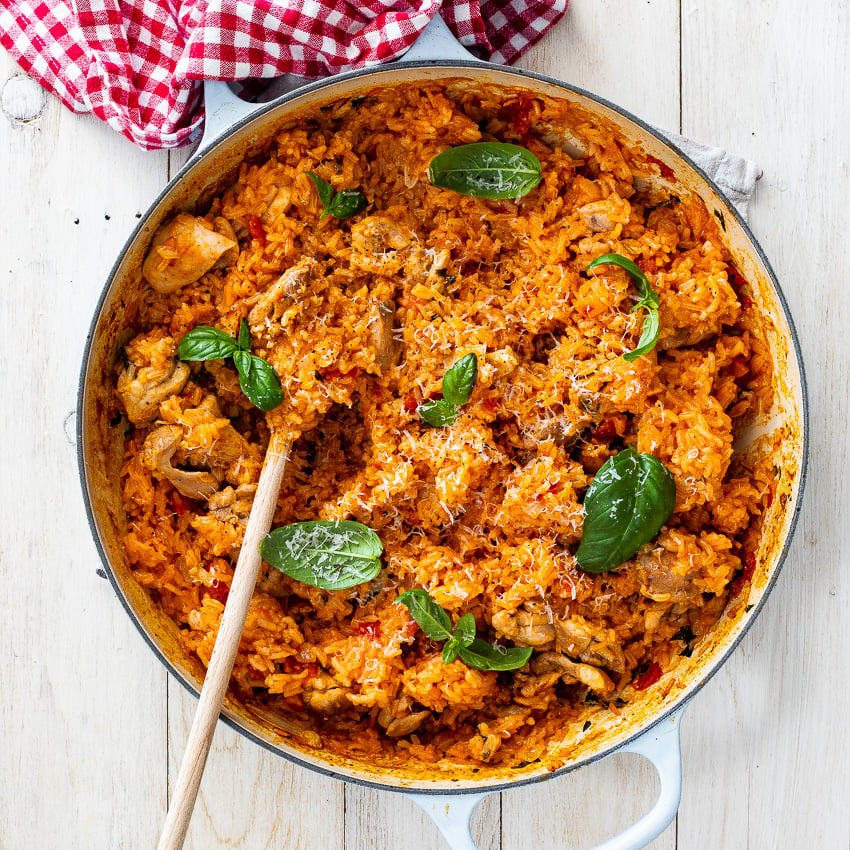 One-Pot Chicken and Rice with Mild Tomato and Vegetable Sauce