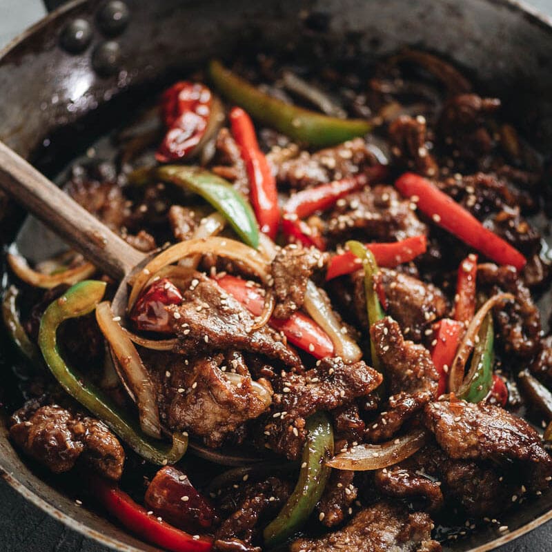 Spicy Szechuan Stir-Fried Beef with Garlic and Peppers