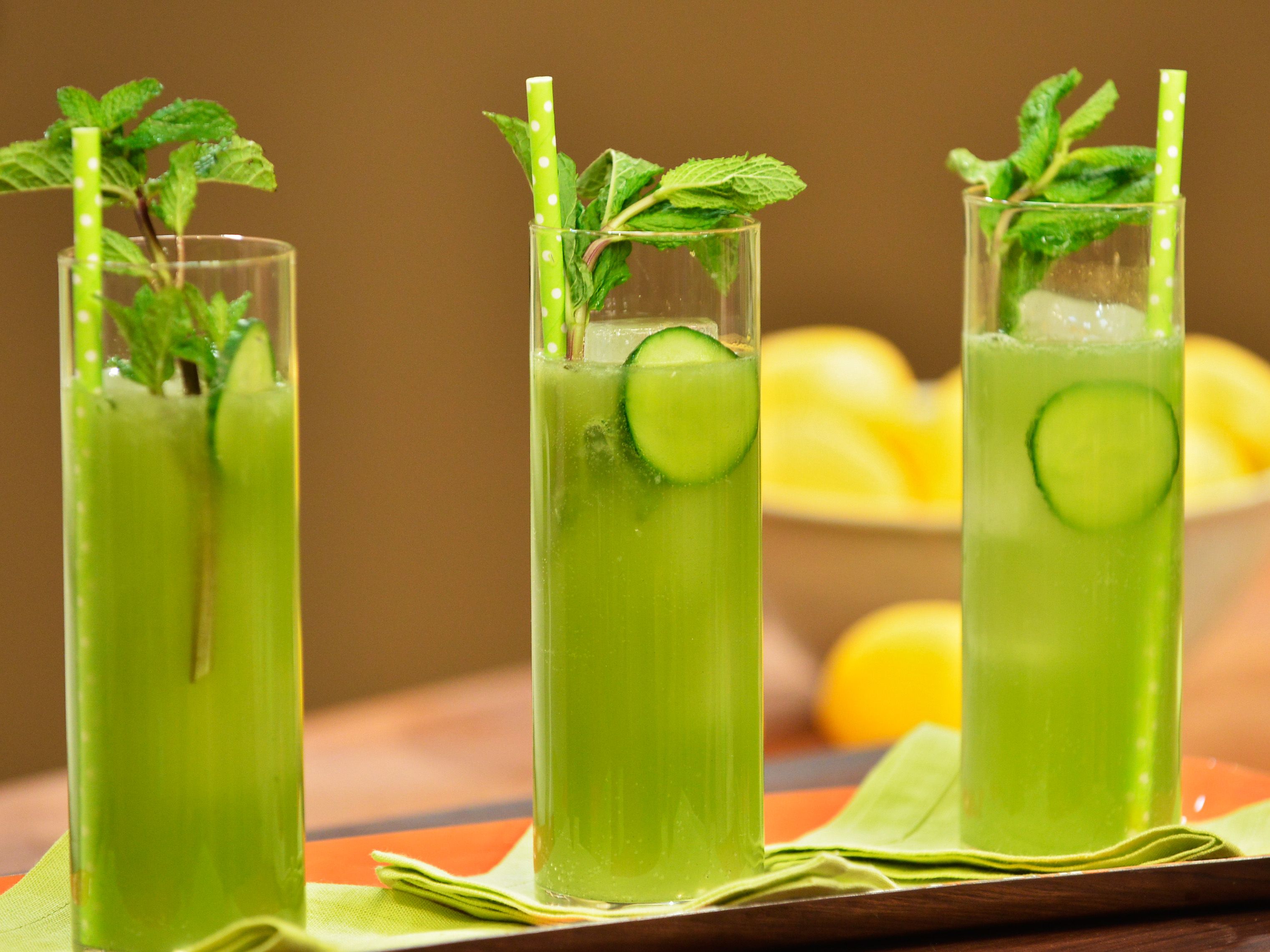 Ginger-Gin Fizz with Cucumber Ribbon