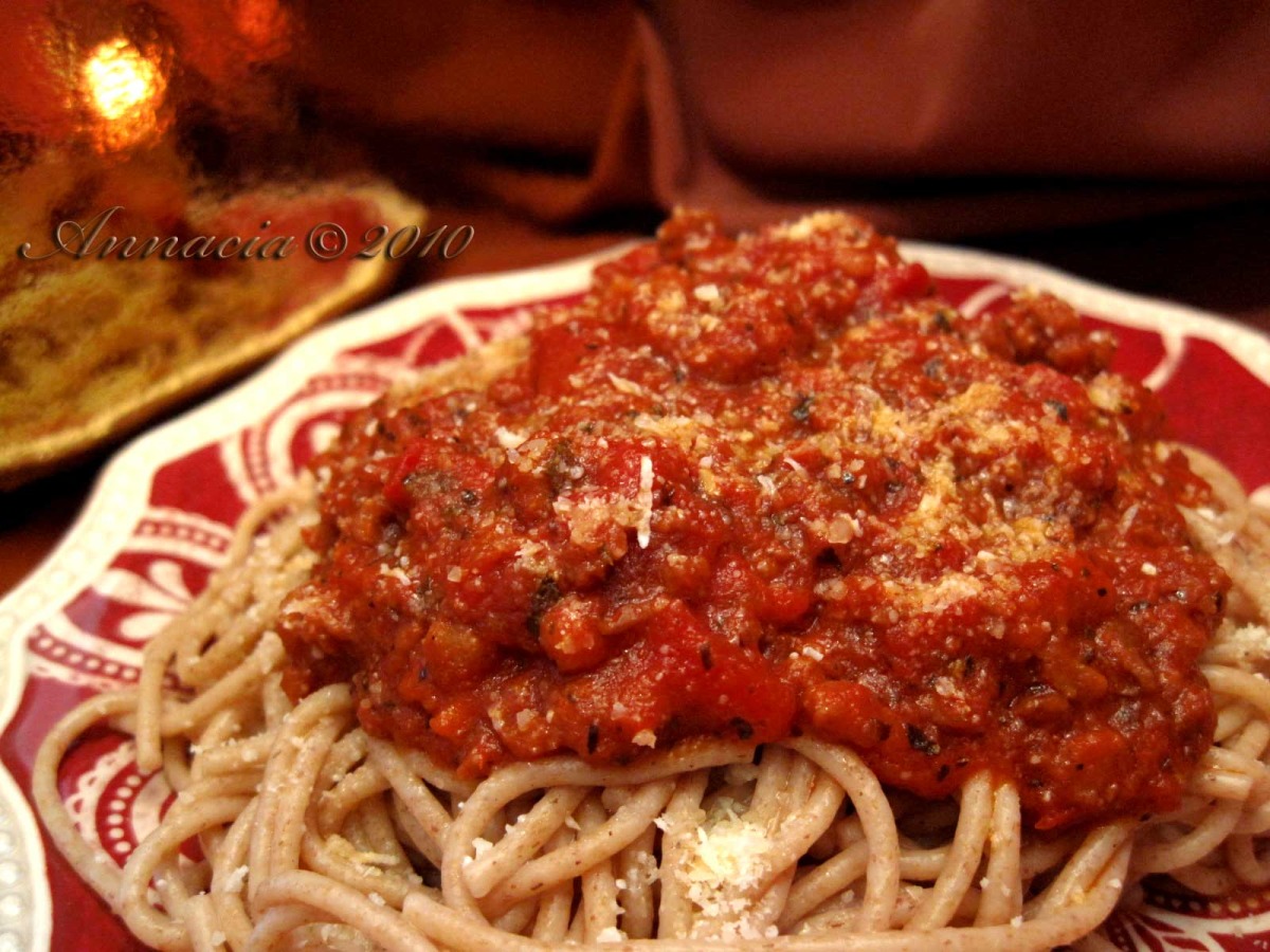 Vintage Martin's Handcrafted Spaghetti with 1920s Tomato Sauce