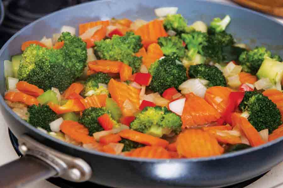 Retro Fresh Vegetable Stir-Fry