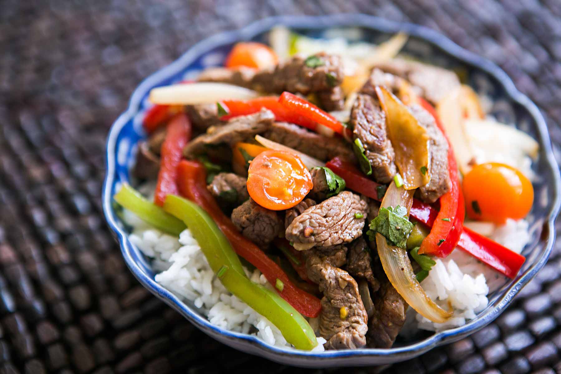 Quick Stir-Fried Beef with Bell Peppers and Garlic