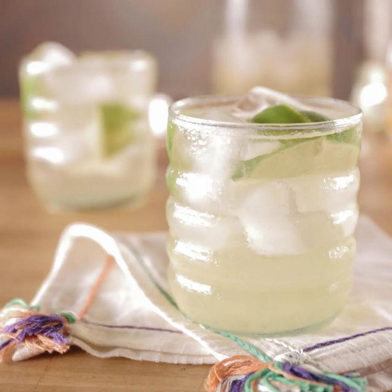 Honey-Lime Light Gold Rum Refresher