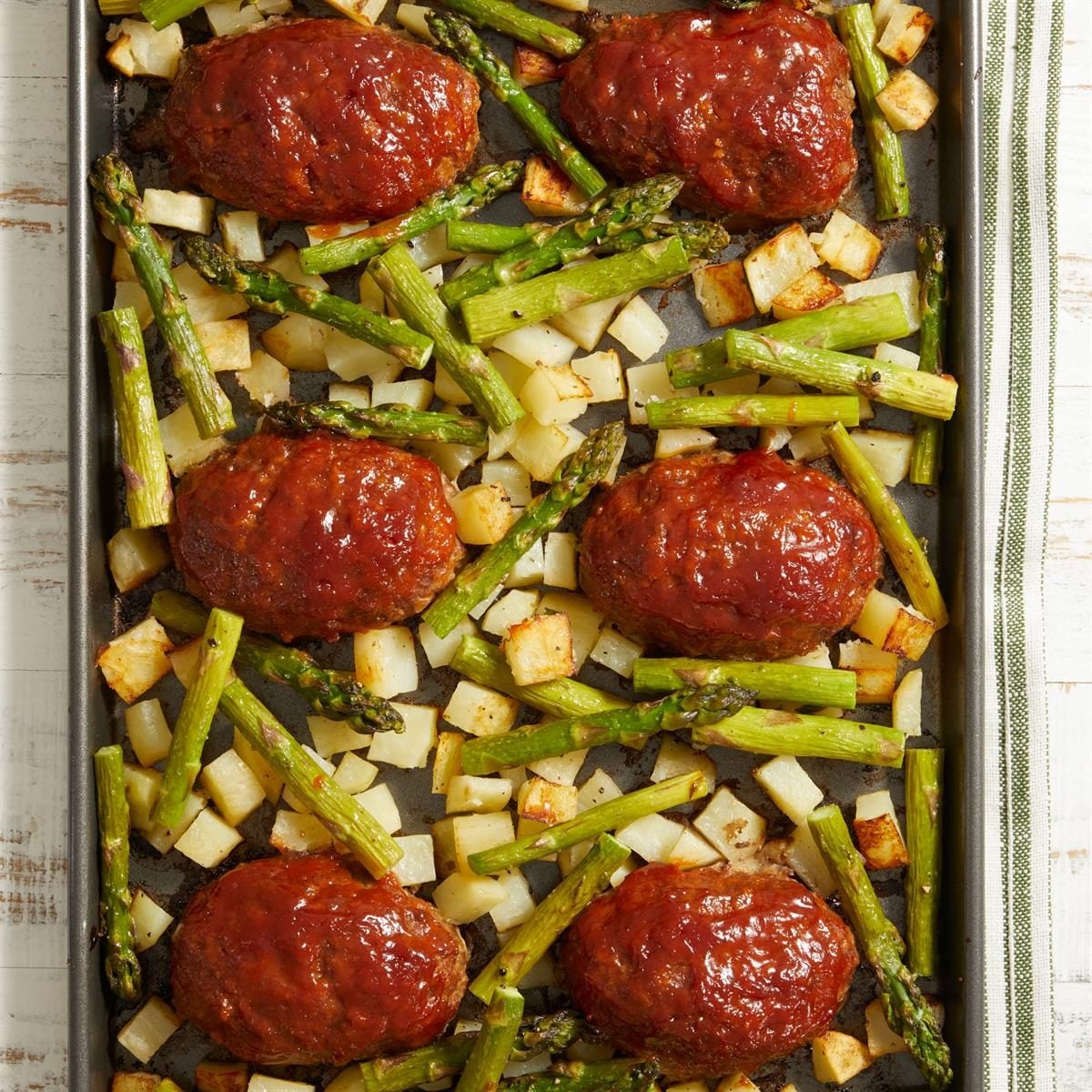 Sheet Pan Mini Beef and Veggie Meatloaf Muffins