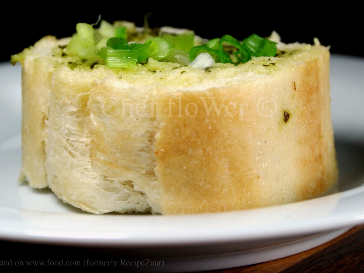 Ring of Garlic Herb Bread