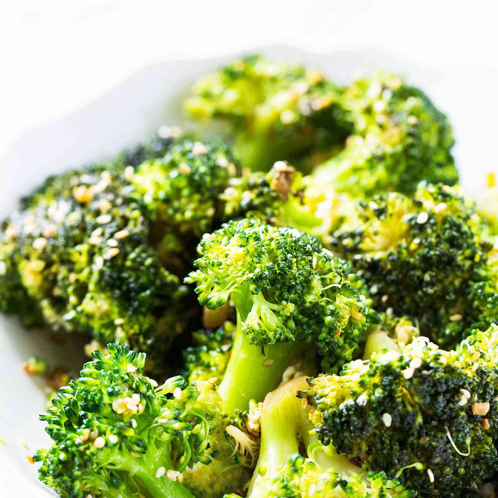 Stir-Fried Sesame-Ginger Tofu with Broccoli