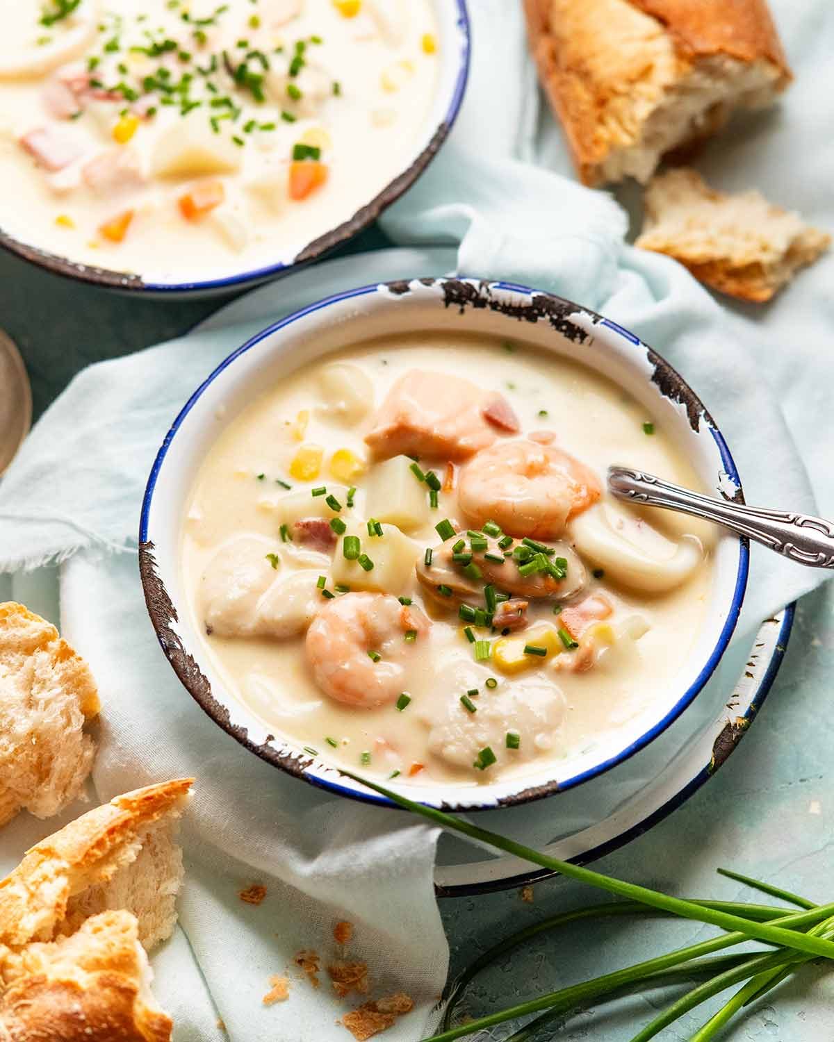Cornwall-Inspired Creamy Seafood Chowder with Sweetcorn and Potatoes